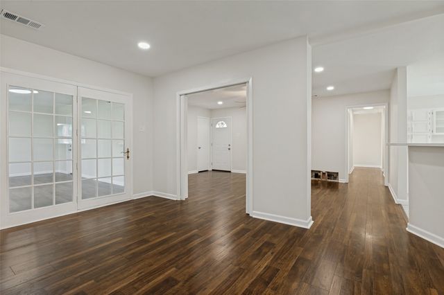 3811 Rolinda Drive, Dallas, TX 75211