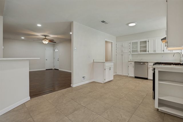 3811 Rolinda Drive, Dallas, TX 75211