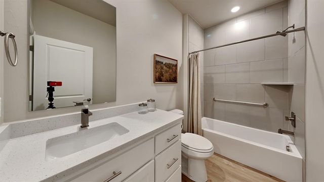 8020 Labelle Drive, Warr Acres, OK 73132