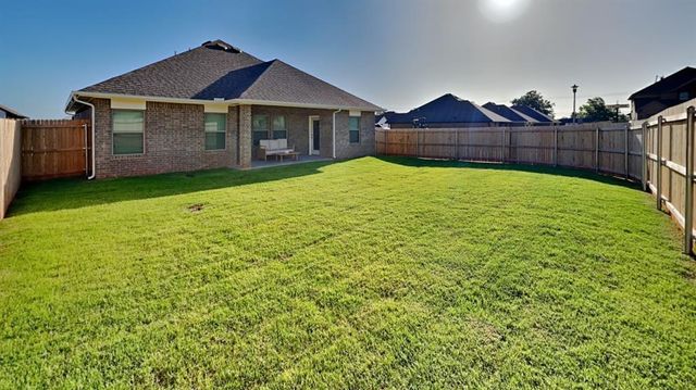 8020 Labelle Drive, Warr Acres, OK 73132