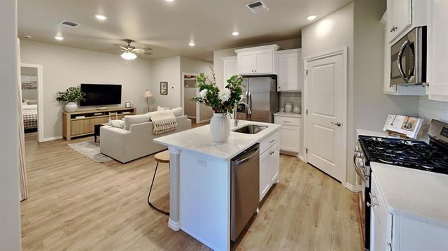 8020 Labelle Drive, Warr Acres, OK 73132