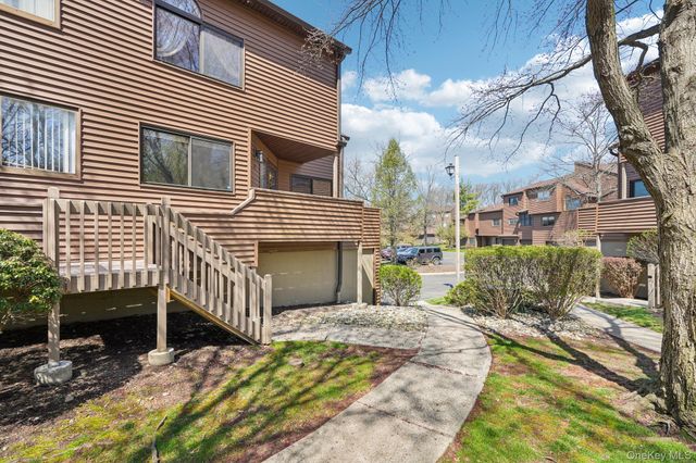 22 Tulip Court, Nanuet, NY 10954