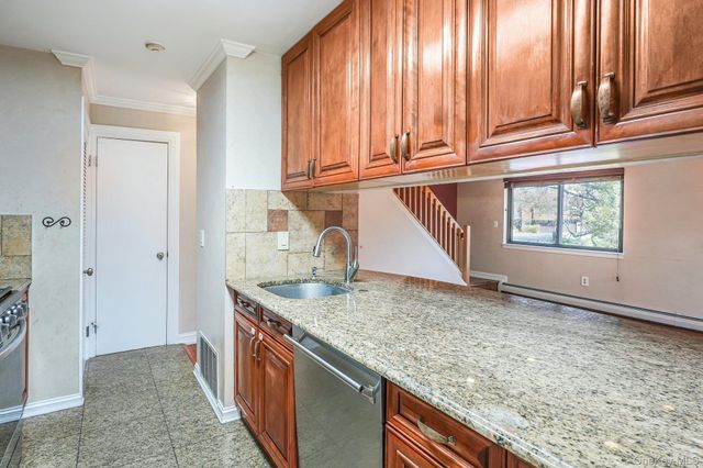 22 Tulip Court, Nanuet, NY 10954