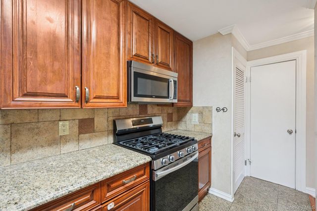 22 Tulip Court, Nanuet, NY 10954