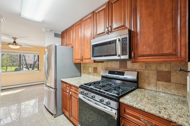 22 Tulip Court, Nanuet, NY 10954