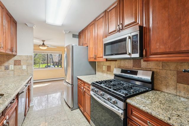 22 Tulip Court, Nanuet, NY 10954