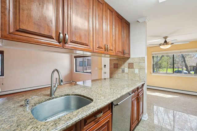 22 Tulip Court, Nanuet, NY 10954