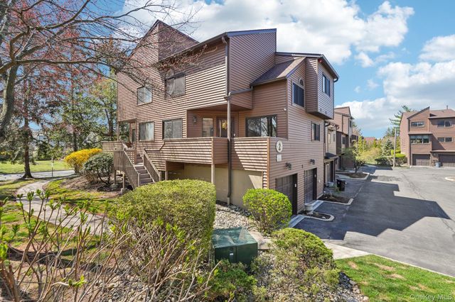 22 Tulip Court, Nanuet, NY 10954
