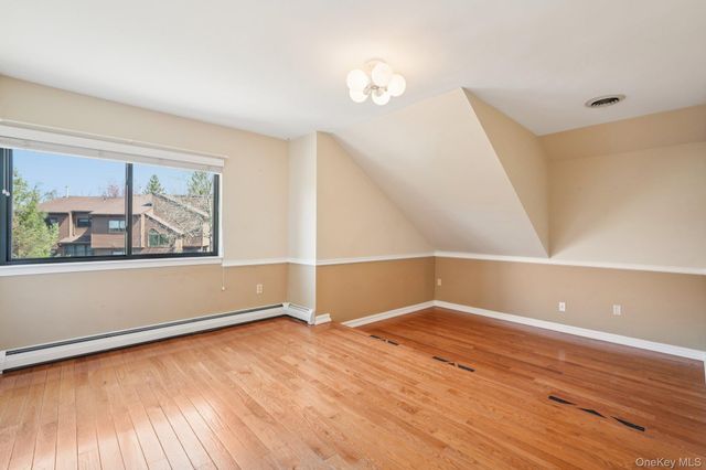 22 Tulip Court, Nanuet, NY 10954