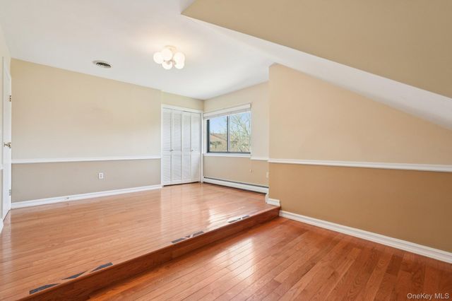 22 Tulip Court, Nanuet, NY 10954