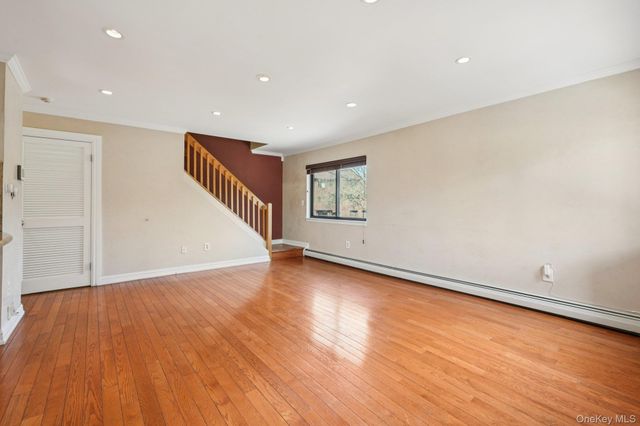 22 Tulip Court, Nanuet, NY 10954