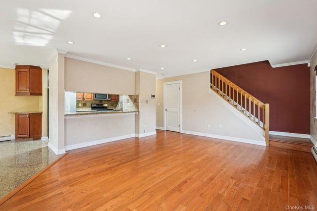 22 Tulip Court, Nanuet, NY 10954