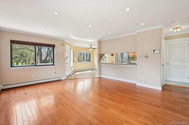 22 Tulip Court, Nanuet, NY 10954