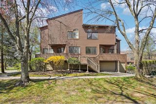 22 Tulip Court, Nanuet, NY 10954