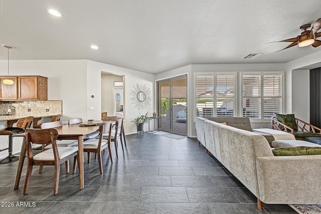4080 E SOURWOOD Drive, Gilbert, AZ 85298