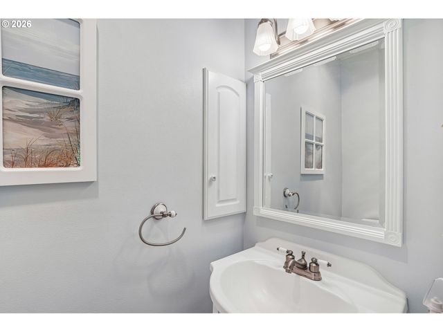 17605 Sw PHEASANT Ln, Beaverton, OR 97003
