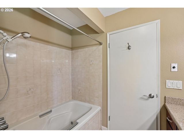 17605 Sw PHEASANT Ln, Beaverton, OR 97003