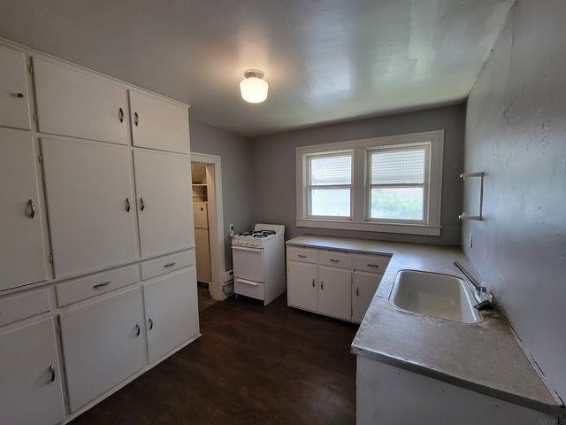 102 South Street, Waterloo, IA 50701