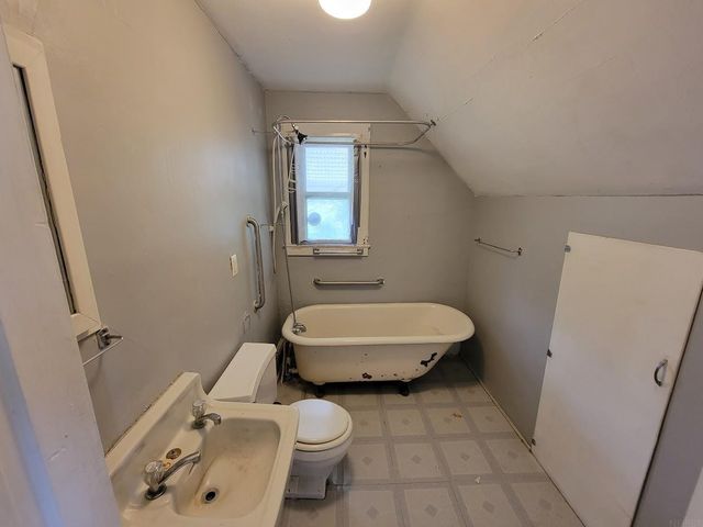 102 South Street, Waterloo, IA 50701