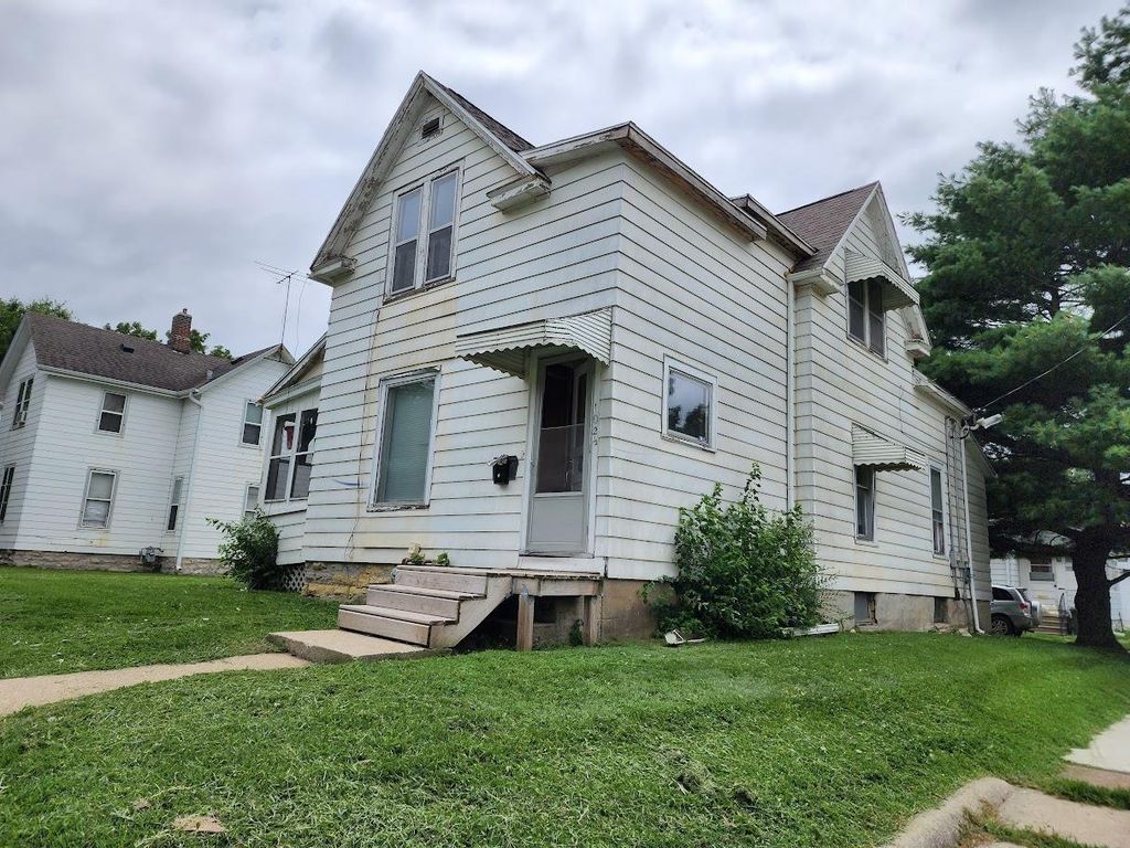 102 South Street, Waterloo, IA 50701