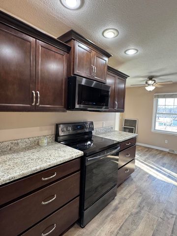 6735 N NELSON DR, Columbia, MO 65202