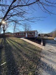 6735 N NELSON DR, Columbia, MO 65202