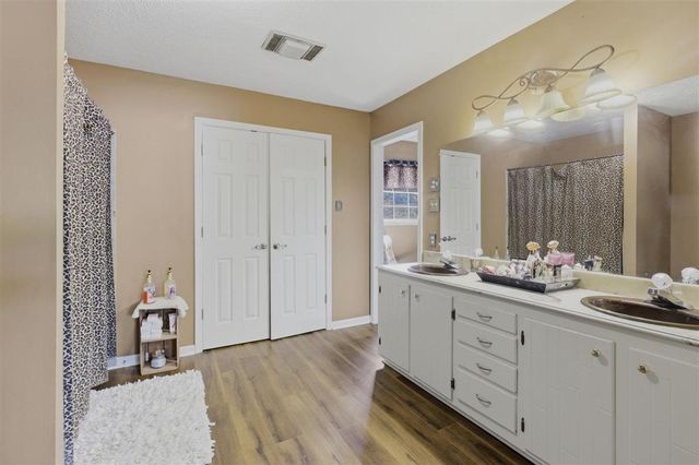 406 S Lightner Ave, Iowa, LA 70647
