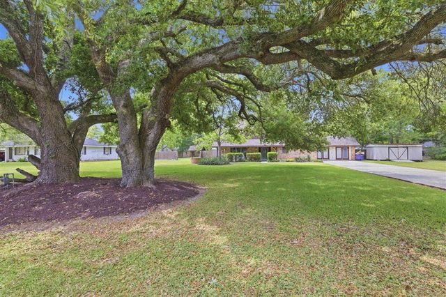 406 S Lightner Ave, Iowa, LA 70647