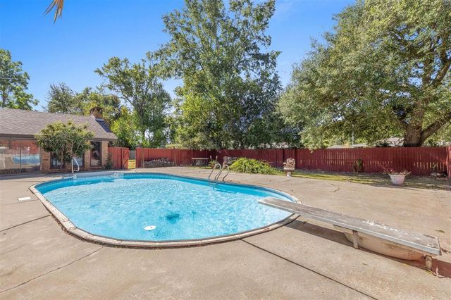 406 S Lightner Ave, Iowa, LA 70647