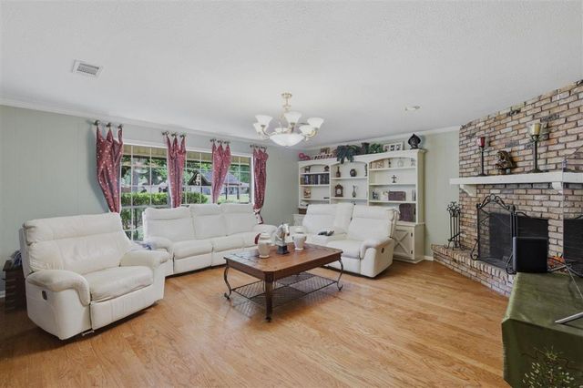 406 S Lightner Ave, Iowa, LA 70647