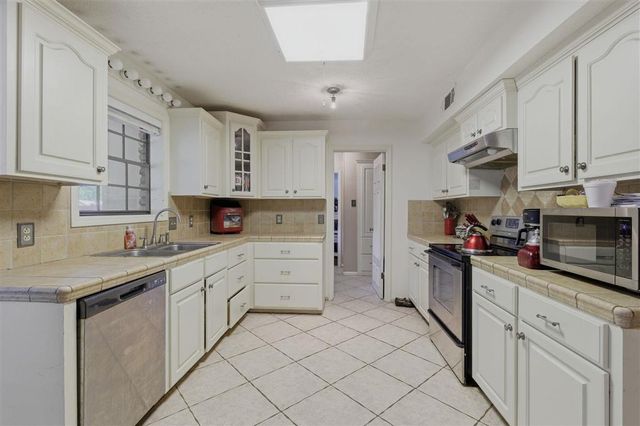 406 S Lightner Ave, Iowa, LA 70647