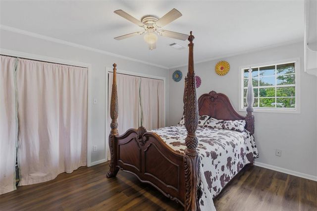 406 S Lightner Ave, Iowa, LA 70647