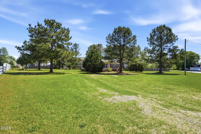 30 West Road, Angier, NC 27501