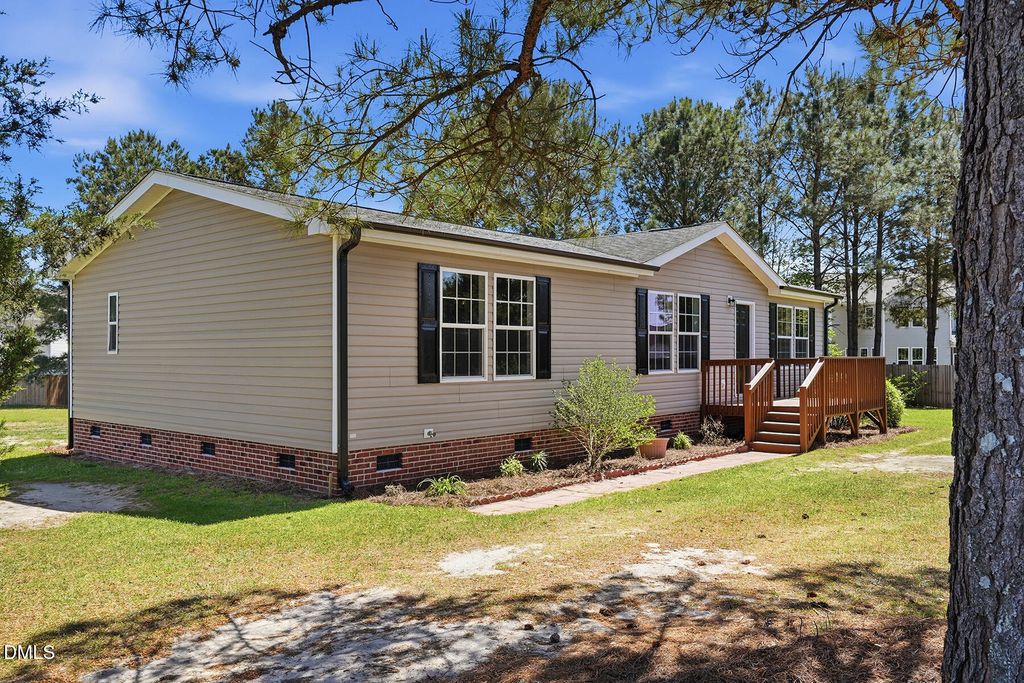 30 West Road, Angier, NC 27501