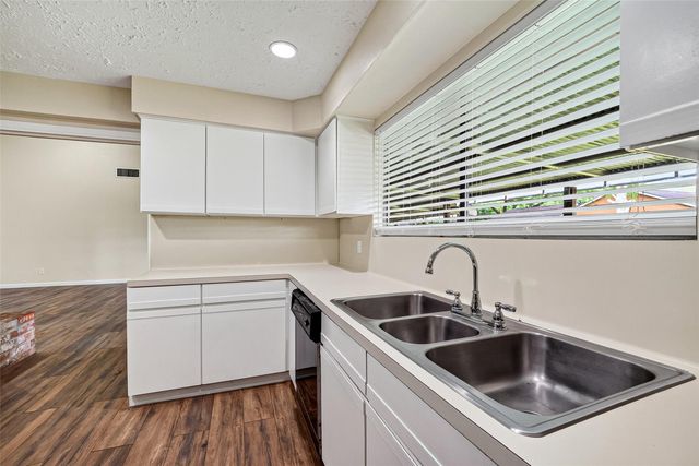 711 Leicester Lane, Houston, TX 77034