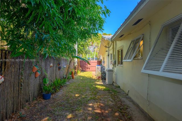 550 NE 5th St, Pompano Beach, FL 33060