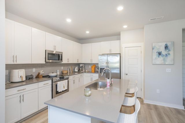 517 Swanholme Dr, Murfreesboro, TN 37128