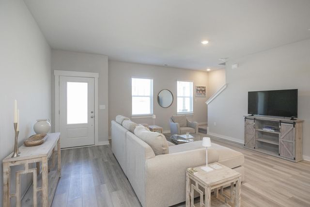 517 Swanholme Dr, Murfreesboro, TN 37128