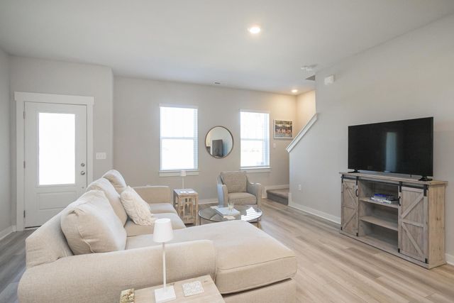 517 Swanholme Dr, Murfreesboro, TN 37128