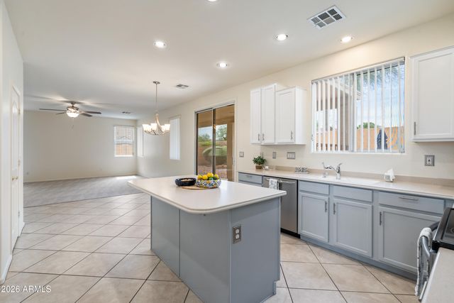 7178 W HONEYSUCKLE Drive W, Peoria, AZ 85383