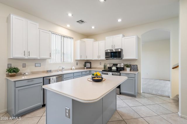 7178 W HONEYSUCKLE Drive W, Peoria, AZ 85383