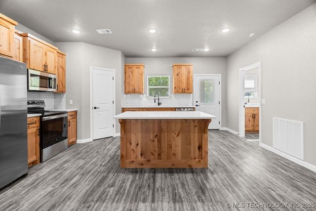 19 Skylark Lane, Caddo, OK 74701