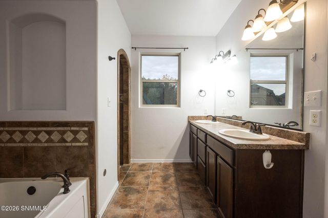 4003 Monte Luna Court, Las Cruces, NM 88012