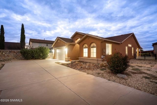 4003 Monte Luna Court, Las Cruces, NM 88012