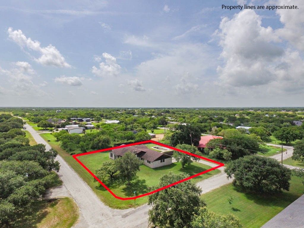 1300 Burton St, Woodsboro, TX 78393 — photo 2