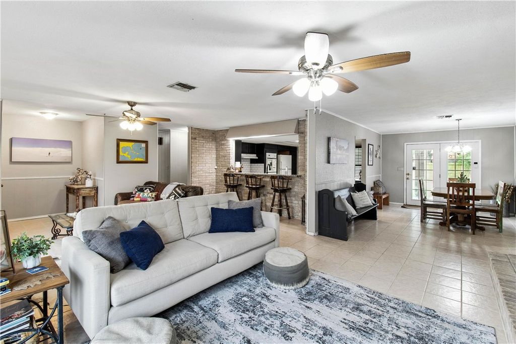 1300 Burton St, Woodsboro, TX 78393 — photo 4