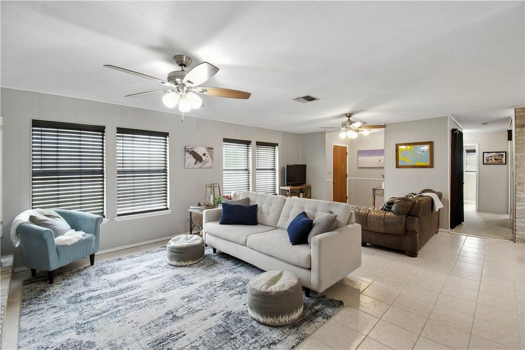 1300 Burton St, Woodsboro, TX 78393 — photo 5