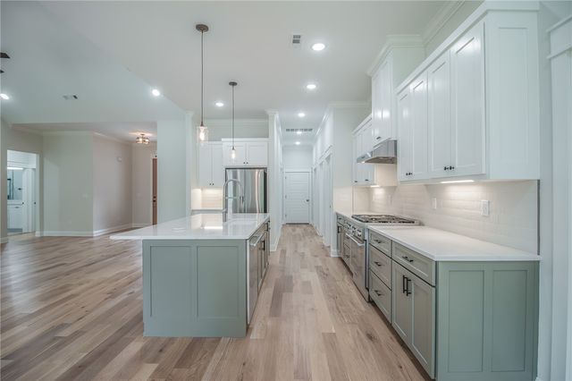 9 Clevedon Circle, Bella Vista, AR 72715