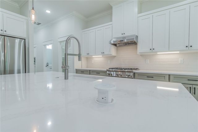 9 Clevedon Circle, Bella Vista, AR 72715