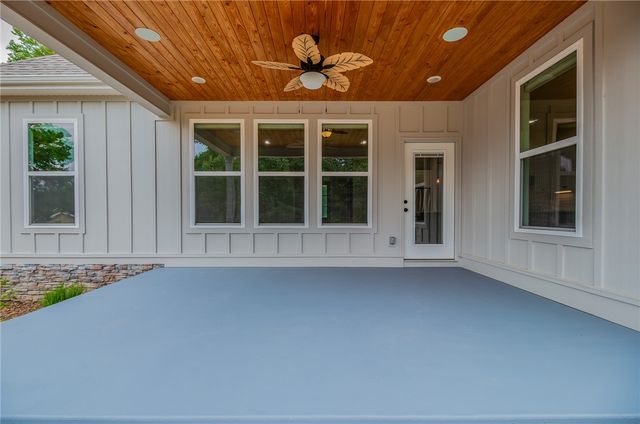 9 Clevedon Circle, Bella Vista, AR 72715
